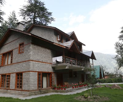 https://imgcld.yatra.com/ytimages/image/upload/t_hotel_yatra_city_desktop/v1441792298/Domestic Hotels/Hotels_Manali/Hotel Casa Bella Vista/CR0A5898.jpg